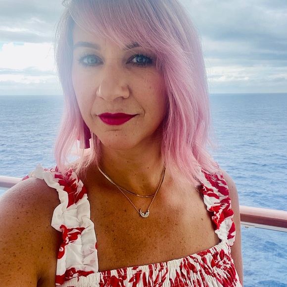 Meet your Posher, Emily - Picture 3 of 4